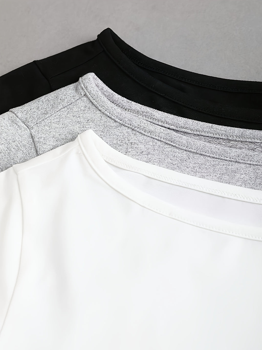 Set aus drei stylischen T-Shirts