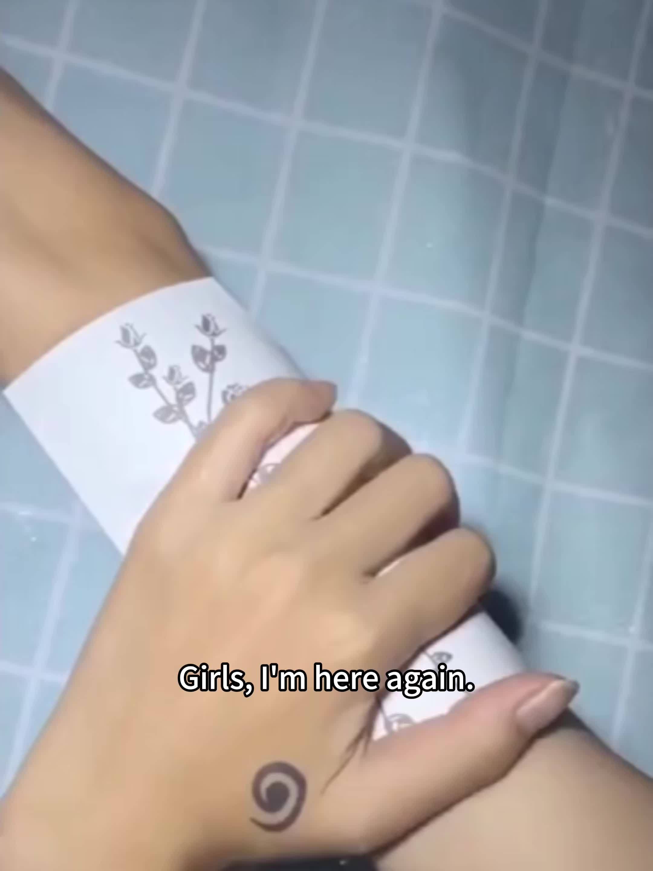 Langanhaltendes Femboy Tattoo