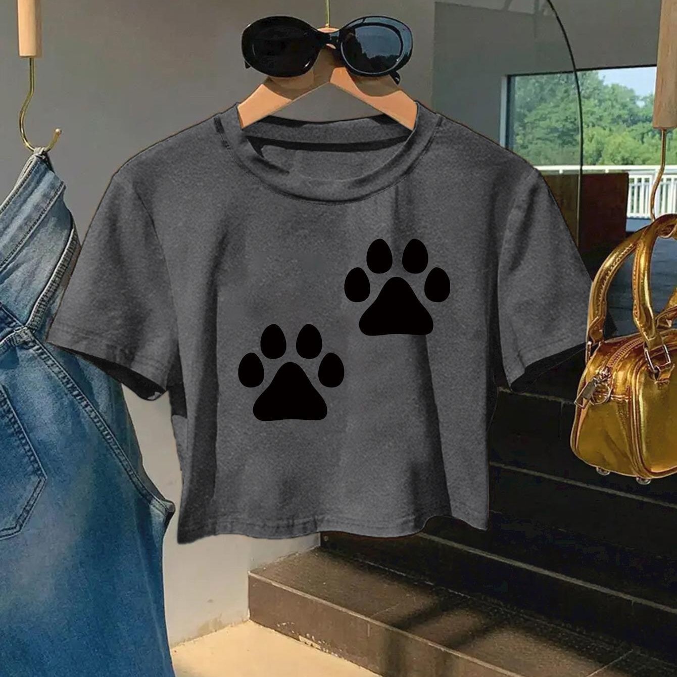 Kurzarm-T-Shirt mit verspieltem Pfotenabdruck